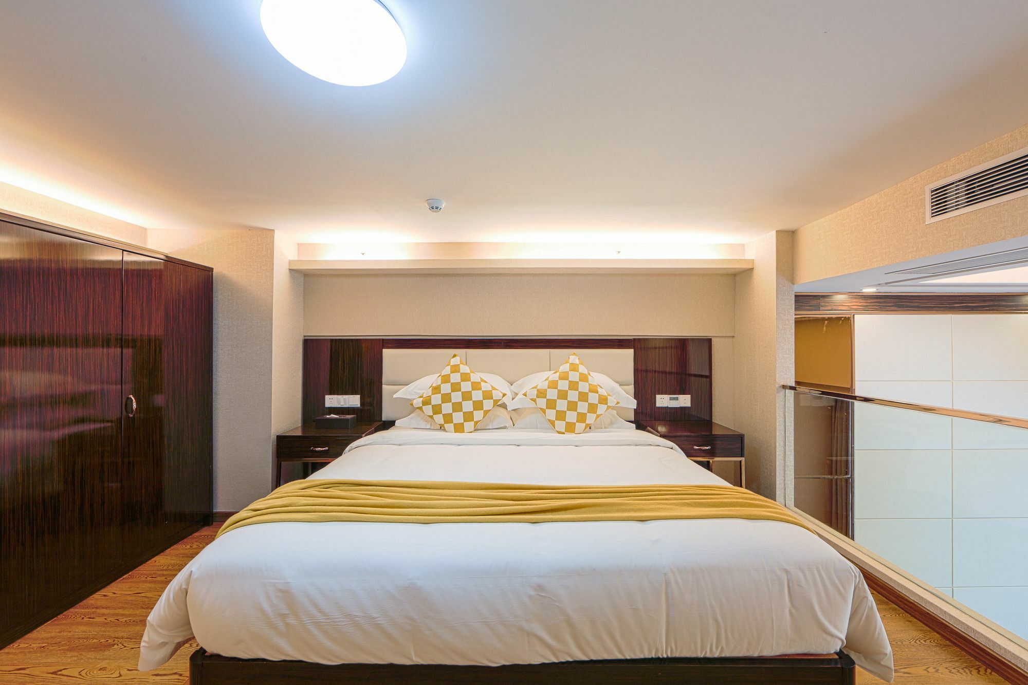 Waifiden Duplex Hotel Apartment Zhongyong Jinyu Branch-Free Shuttle Bus During The Canton Fair 외부 사진